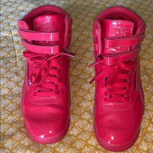 Very nice casual sneakers